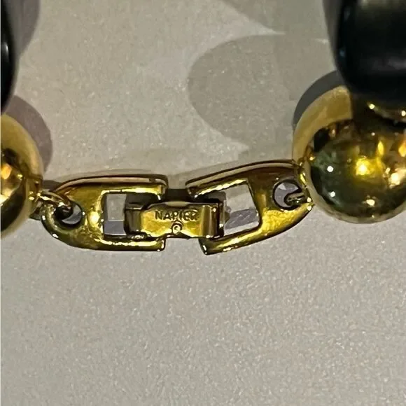 Vintage Signed Napier Black & Gold Necklace - Picture 3 of 4